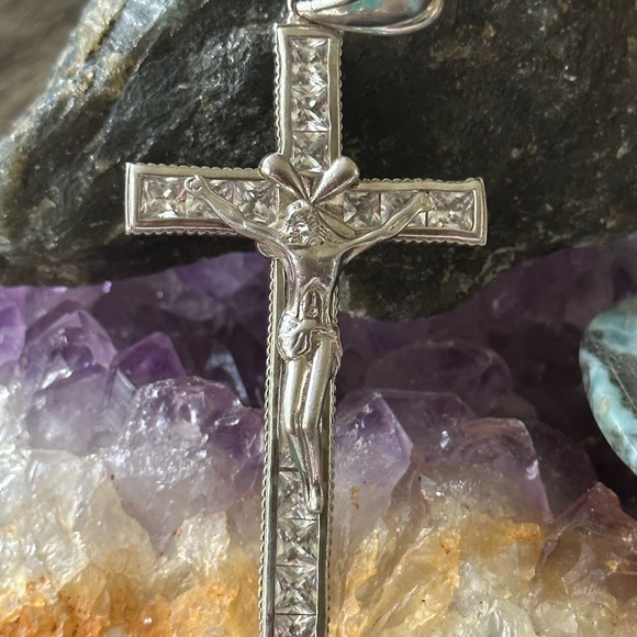 CZ big 925 sterling silver crucifix cross - Picture 8 of 9